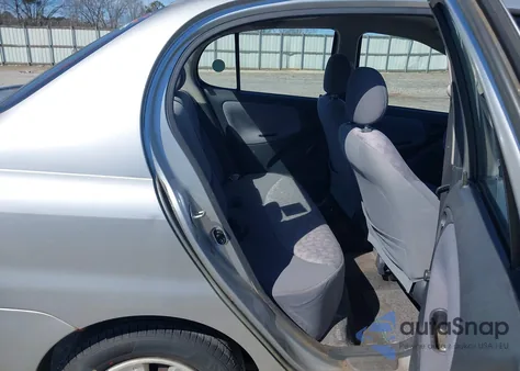 2001 Toyota Echo z USA, uszkodzony, nr VIN JTDBT123010164802